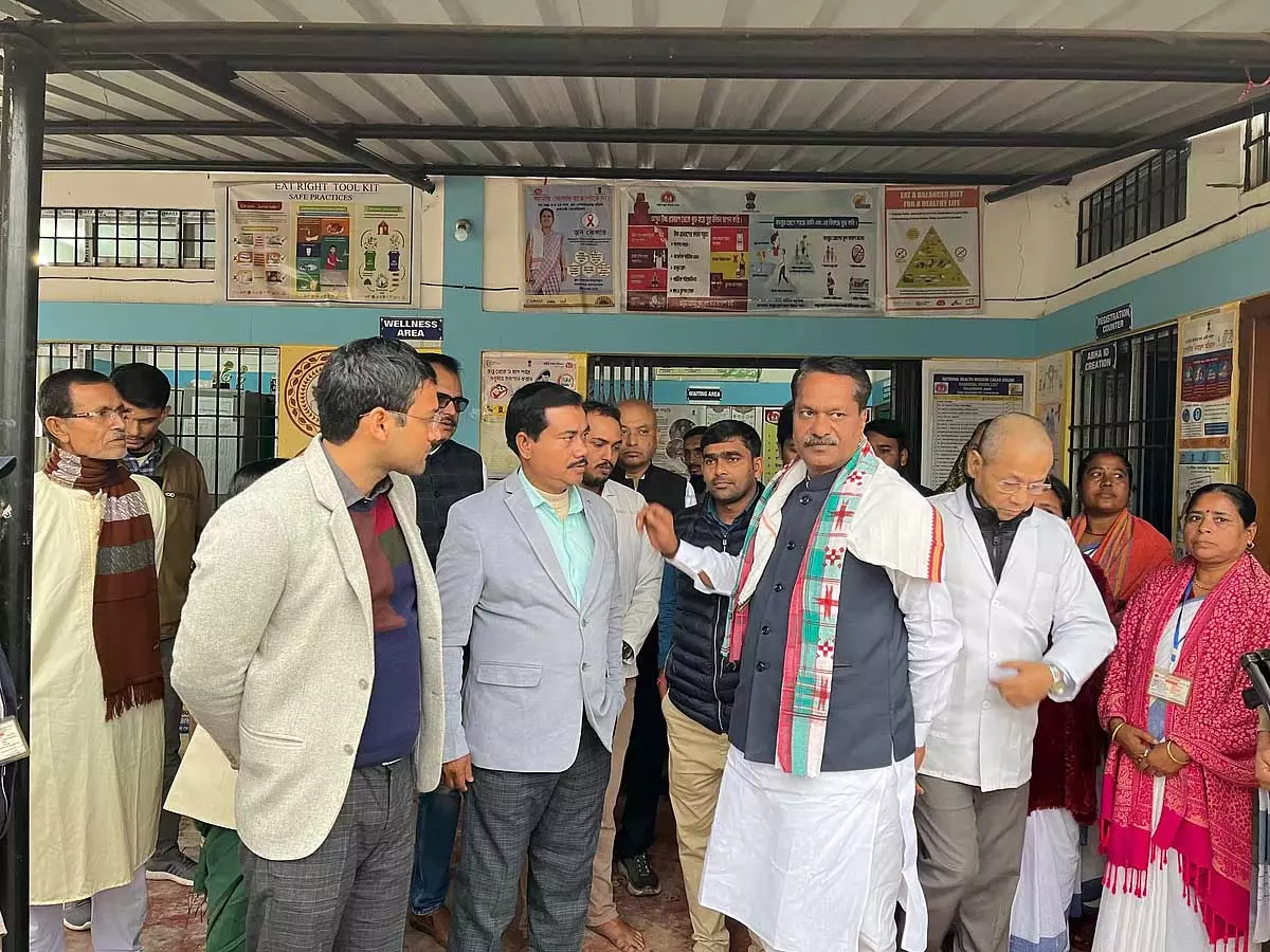 Assam : मंत्री अशोक सिंघल ने दवाइयों तक पहुंच के लिए हेल्पलाइन शुरू Assam : मंत्री अशोक सिंघल ने दवाइयों तक पहुंच के लिए हेल्पलाइन शुरू