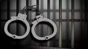 Hardoi: बार एसोसिएशन के पूर्व महामंत्री के पुत्र को सरेआम मारी गोली, पुलिस ने 3 को दबोचा Hardoi: बार एसोसिएशन के पूर्व महामंत्री के पुत्र को सरेआम मारी गोली, पुलिस ने 3 को दबोचा