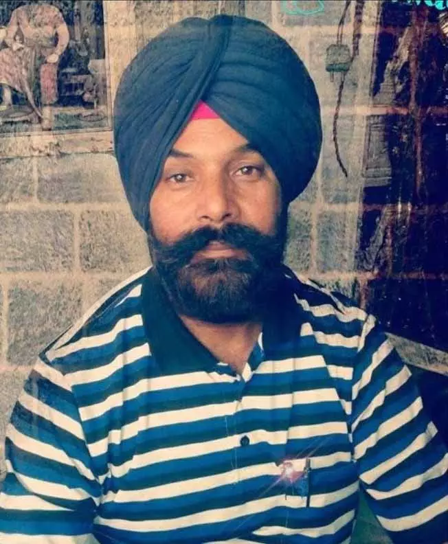 Nishan Sahib पोल का कपड़ा बदल रहे गुरुद्वारे के सेवादार की गिरने से मौत Nishan Sahib पोल का कपड़ा बदल रहे गुरुद्वारे के सेवादार की गिरने से मौत