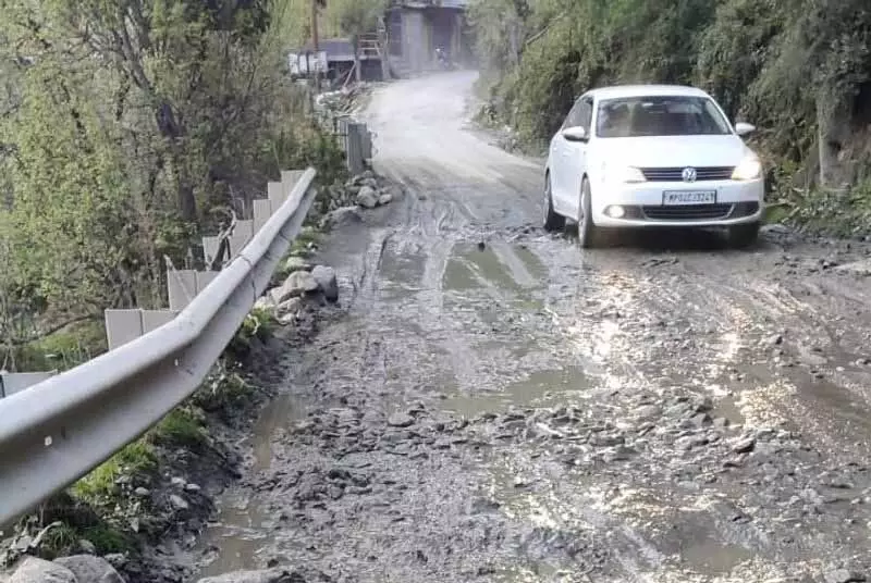 Banjar-Ghiyagi road की मरम्मत और तारबंदी के लिए 8 करोड़ रुपये मंजूर किए