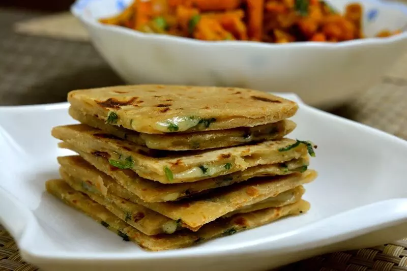 Coriander Paratha इन चीजों के साथ ले मजा