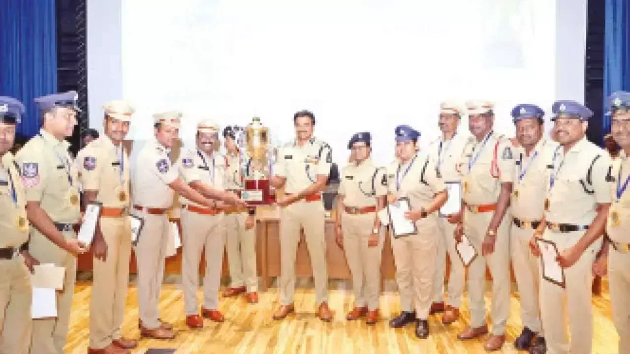 Hyderabad पुलिस ने उत्कृष्ट पुलिसकर्मियों को सम्मानित किया