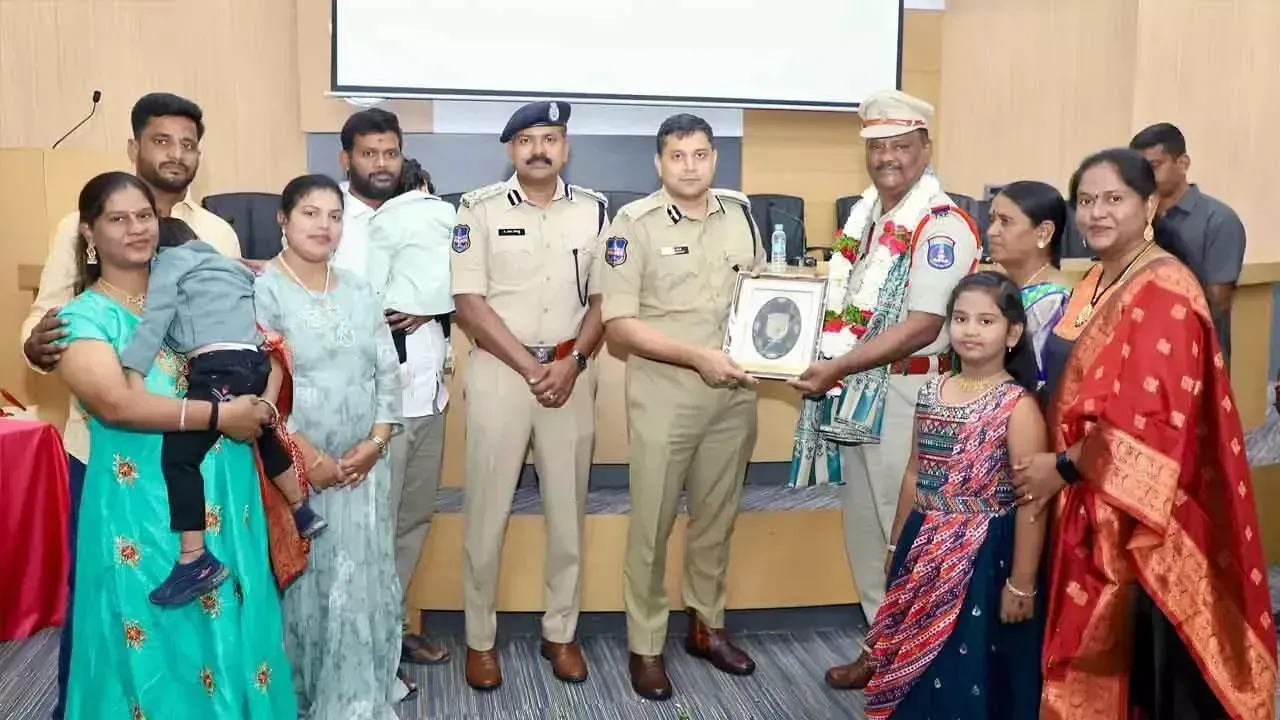 Telangana: साइबराबाद पुलिस ने सेवानिवृत्त अधिकारियों का सम्मान किया