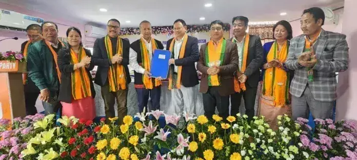 Arunachal: वाघगे ने राज्य भाजपा का प्रभार मोयोंग को सौंपा Arunachal: वाघगे ने राज्य भाजपा का प्रभार मोयोंग को सौंपा