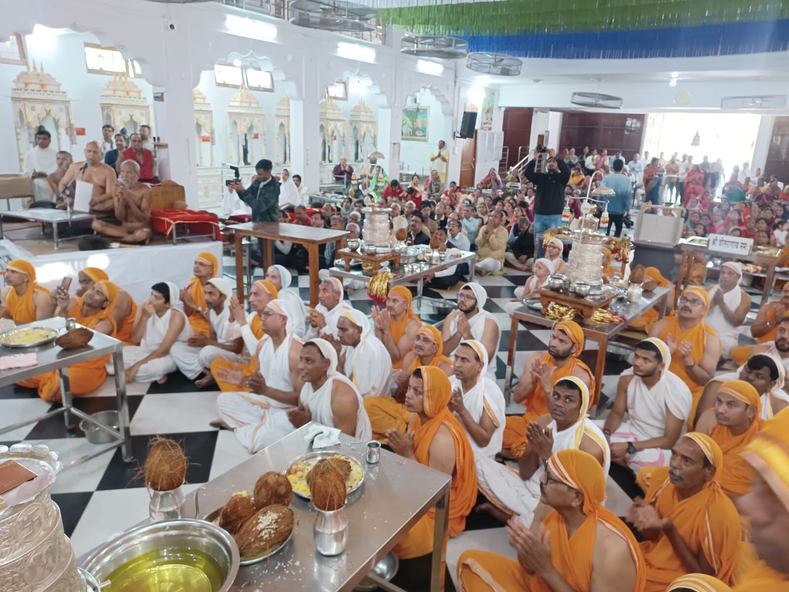 तपोभूमि प्रणेता आचार्य 108 श्री प्रज्ञासागर जी महाराज ससंघ का RK पुरम त्रिकाल चौबीसी मंदिर में मंगल प्रवेश हुआ