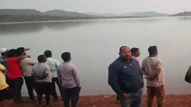 Koraput जिले में नाव पलटने से दो नाबालिग लापता, रील शूट करने गए थे जलाशय में