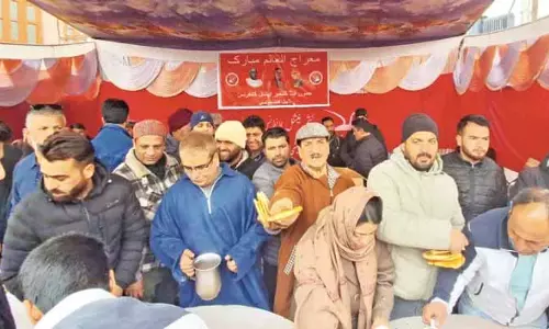 एनसी ज़दीबल ने हज़रतबल में जलपान शिविर आयोजित किया एनसी ज़दीबल ने हज़रतबल में जलपान शिविर आयोजित किया