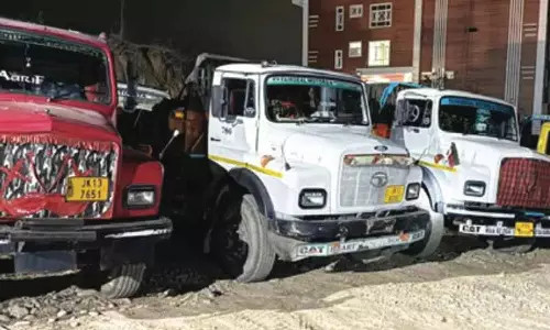 अवंतीपोरा में खनिजों के अवैध परिवहन में इस्तेमाल किए गए 4 वाहन जब्त: Police अवंतीपोरा में खनिजों के अवैध परिवहन में इस्तेमाल किए गए 4 वाहन जब्त: Police