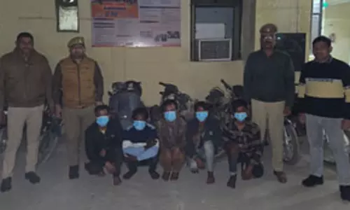 ग्रेटर नोएडा: वाहन चोरी करने वाले पांच गिरफ्तार, नौ गाड़ियां बरामद ग्रेटर नोएडा: वाहन चोरी करने वाले पांच गिरफ्तार, नौ गाड़ियां बरामद
