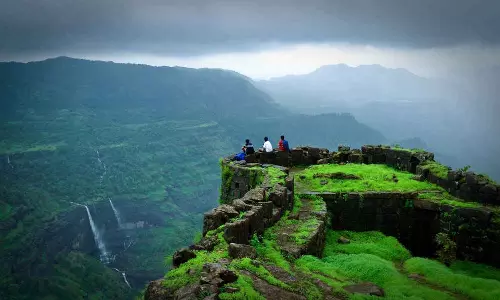 Lifestyle : पहाड़ी इलाकों में घूमने के हैं शौकीन तो महाराष्ट्र की इन जगहों पर जरूर जाएं, ट्रिप बन जाएगी यादगार