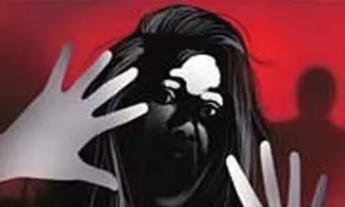 Andhra: श्रीकाकुलम में बीसी छात्रावास के अंदर लड़की पर हमले का रहस्य बरकरार Andhra: श्रीकाकुलम में बीसी छात्रावास के अंदर लड़की पर हमले का रहस्य बरकरार