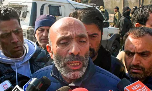 जेल में बंद सांसद राशिद के समर्थन में AIP की भूख हड़ताल को अधिकारियों ने विफल किया जेल में बंद सांसद राशिद के समर्थन में AIP की भूख हड़ताल को अधिकारियों ने विफल किया