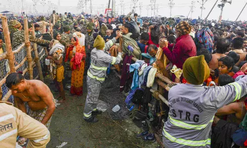 UP: अधिकारियों को महाकुंभ में भगदड़ के बाद भीड़ प्रबंधन का जिम्मा सौंपा UP: अधिकारियों को महाकुंभ में भगदड़ के बाद भीड़ प्रबंधन का जिम्मा सौंपा