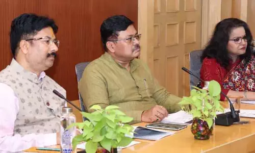 सड़कों के सुधार के लिए नीति तैयार करने हेतु समीक्षा बैठक आयोजित सड़कों के सुधार के लिए नीति तैयार करने हेतु समीक्षा बैठक आयोजित