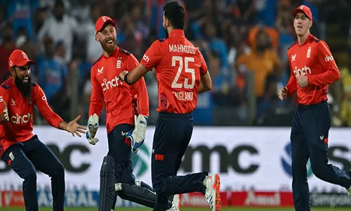 साकिब महमूद T20 अंतरराष्ट्रीय मैचों में एक ओवर में तीन विकेट लेने वाले पहले खिलाड़ी बने साकिब महमूद T20 अंतरराष्ट्रीय मैचों में एक ओवर में तीन विकेट लेने वाले पहले खिलाड़ी बने