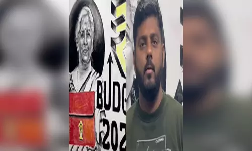चित्रकार ने कोयले से दीवार पर बनाया वित्त मंत्री निर्मला सीतारमण का चित्र चित्रकार ने कोयले से दीवार पर बनाया वित्त मंत्री निर्मला सीतारमण का चित्र