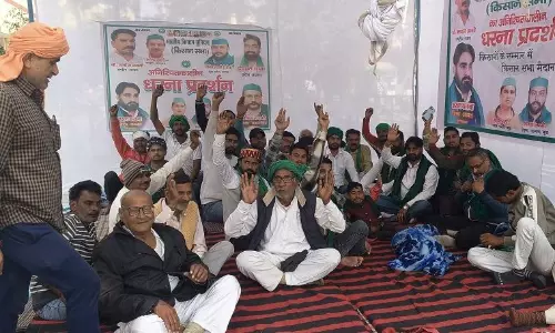 Ghaziabad: विभिन्न मांगों को लेकर किसानों का चौथे दिन भी धरना जारी Ghaziabad: विभिन्न मांगों को लेकर किसानों का चौथे दिन भी धरना जारी