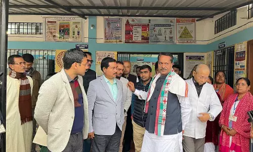 Assam : मंत्री अशोक सिंघल ने दवाइयों तक पहुंच के लिए हेल्पलाइन शुरू Assam : मंत्री अशोक सिंघल ने दवाइयों तक पहुंच के लिए हेल्पलाइन शुरू