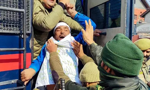 जेल में बंद सांसद राशिद के समर्थन में AIP की भूख हड़ताल को अधिकारियों ने विफल किया