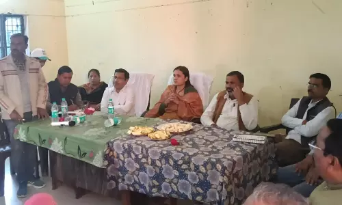 Nawabganj: कायमगंज विधायिका ने जन चौपाल में ग्रामीणों की समस्यायें सुनीं Nawabganj: कायमगंज विधायिका ने जन चौपाल में ग्रामीणों की समस्यायें सुनीं