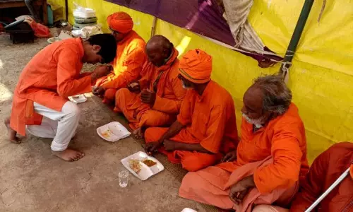 Farrukhabad: पांचाल सेवा नगरी द्वारा मेला रामनगरिया में भण्डारे का आयोजन हुआ Farrukhabad: पांचाल सेवा नगरी द्वारा मेला रामनगरिया में भण्डारे का आयोजन हुआ