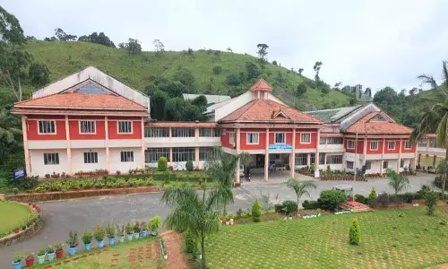 Kerala : महाविद्यालय में बम की धमकी बम निरोधक दस्ते ने किया निरीक्षण Kerala : महाविद्यालय में बम की धमकी बम निरोधक दस्ते ने किया निरीक्षण