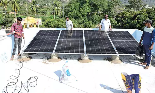 Andhra: मुख्यमंत्री चंद्रबाबू के गृहनगर नरवरिपल्ले में बिजली आने लगी