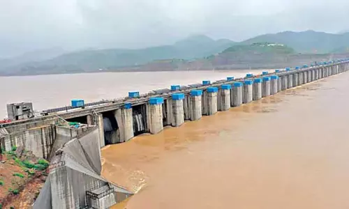 राष्ट्रपति ने संसद के दोनों सदनों को संबोधित करते हुए पोलावरम परियोजना का जिक्र किया