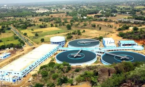 Telangana: मिशन भगीरथ के कर्मचारियों ने सहयोगी की मौत का विरोध किया