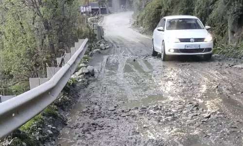 Banjar-Ghiyagi road की मरम्मत और तारबंदी के लिए 8 करोड़ रुपये मंजूर किए