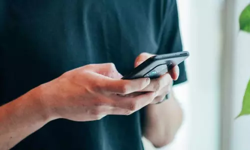 मोबाइल से पढ़ाई करते समय छात्र की आश्चर्यजनक मौत, सदमे में परिजन