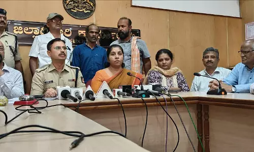 कोटेहोंडा रविंद्र मुख्यधारा में आए: जिला मजिस्ट्रेट के समक्ष किया आत्मसमर्पण कोटेहोंडा रविंद्र मुख्यधारा में आए: जिला मजिस्ट्रेट के समक्ष किया आत्मसमर्पण