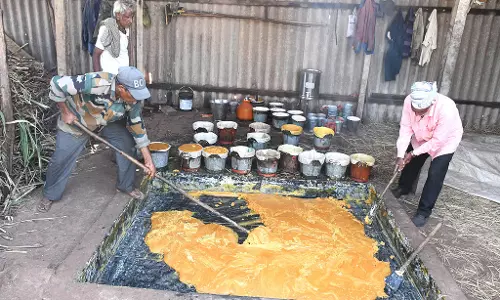 Belgaum : गुड़ का अच्छा दाम, लेकिन मजदूर परेशान Belgaum : गुड़ का अच्छा दाम, लेकिन मजदूर परेशान