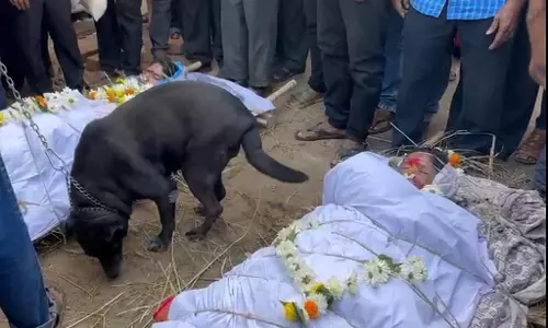 भगदड़ में मौत: चार लोगों का अंतिम संस्कार भगदड़ में मौत: चार लोगों का अंतिम संस्कार