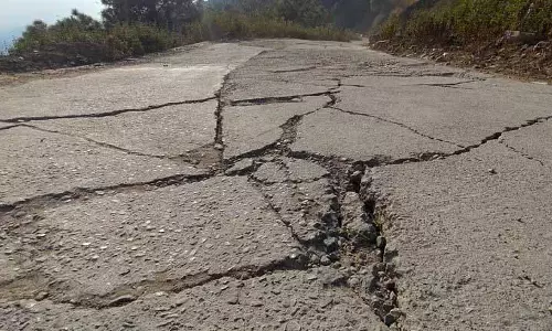 Dharamshala में पर्यटक स्थल इंद्रुनाग की सड़क डूब रही