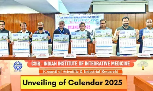 निदेशक ने IIIM का नववर्ष कैलेंडर 2025 जारी किया