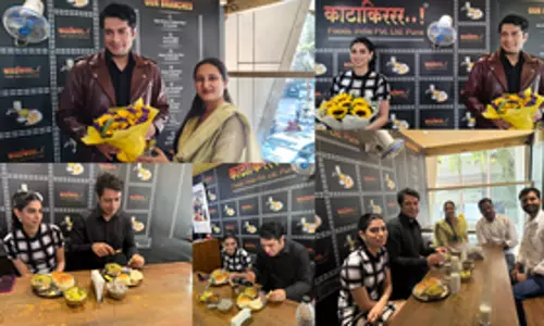 लवयापा का प्रमोशन: जुनैद खान और Khushi Kapoor ने पुणे के मिसल पाव का लुत्फ़ उठाया