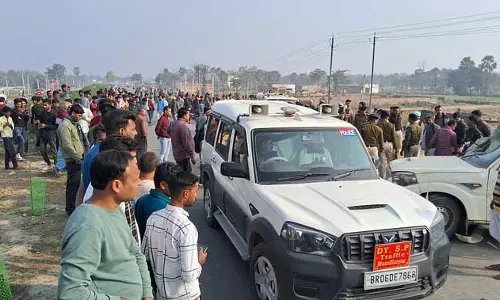 महाकुंभ से स्नान कर लौट रहे लोगों की स्कॉर्पियो पलटी, 5 की मौत महाकुंभ से स्नान कर लौट रहे लोगों की स्कॉर्पियो पलटी, 5 की मौत