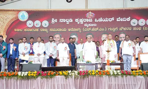 CM Siddaramaiah: वर्तमान में जीवनशैली में बदलाव के कारण बीमारियां बढ़ रही CM Siddaramaiah: वर्तमान में जीवनशैली में बदलाव के कारण बीमारियां बढ़ रही