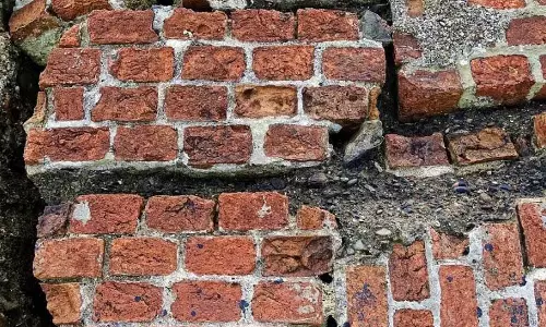 Assam : गुवाहाटी में दीवार गिरने से 3 मजदूर घायल Assam : गुवाहाटी में दीवार गिरने से 3 मजदूर घायल