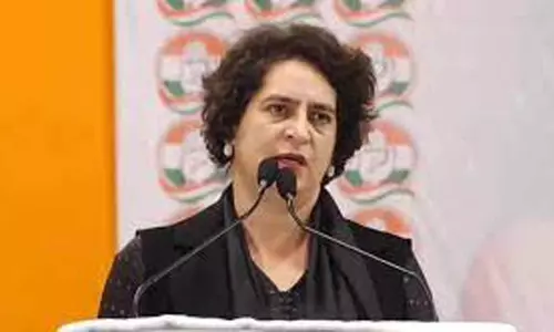 चांदनी चौक जनसभा को संबोधित कर रही प्रियंका गांधी, देखें लाइव VIDEO चांदनी चौक जनसभा को संबोधित कर रही प्रियंका गांधी, देखें लाइव VIDEO