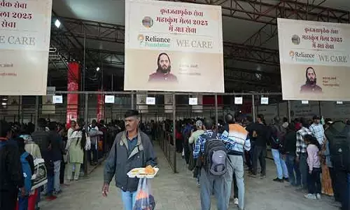 Maha Kumbh में तीर्थयात्रियों की प्रगति में सहायता के लिए रिलायंस ने लाखों लोगों को सेवाएं प्रदान कीं
