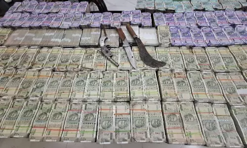 Kalahandi पुलिस ने अंतरराज्यीय डकैती गिरोह का भंडाफोड़ किया,  8 लोगों को किया गिरफ्तार