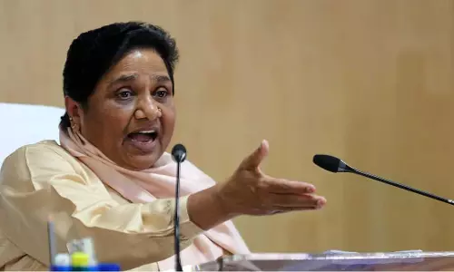 Lucknow: बसपा मुखिया मायावती ने बीजेपी के केंद्रीय बजट पर अपनी प्रतिक्रिया दी Lucknow: बसपा मुखिया मायावती ने बीजेपी के केंद्रीय बजट पर अपनी प्रतिक्रिया दी