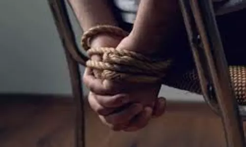 Meerut: पुलिस ने किशोरी को बरामद कर अपहरणकर्ता को दबोचा Meerut: पुलिस ने किशोरी को बरामद कर अपहरणकर्ता को दबोचा