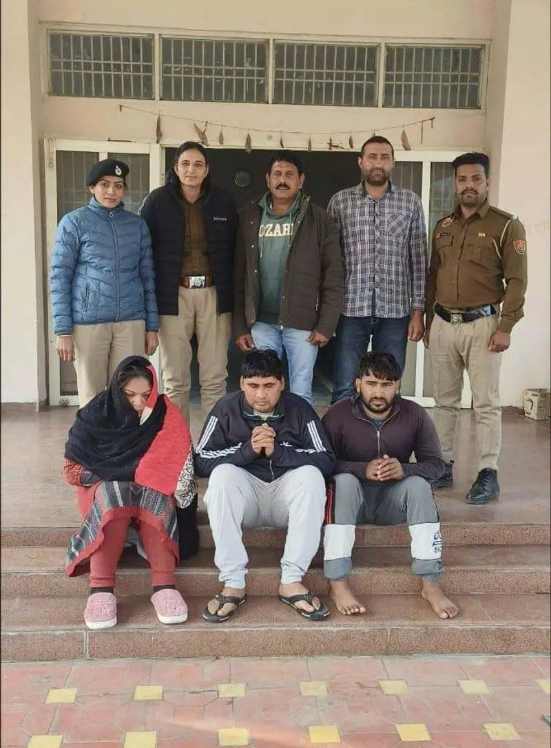 Haryana: जींद में एसएचओ को ब्लैकमेल करने के आरोप में 3 गिरफ्तार Haryana: जींद में एसएचओ को ब्लैकमेल करने के आरोप में 3 गिरफ्तार