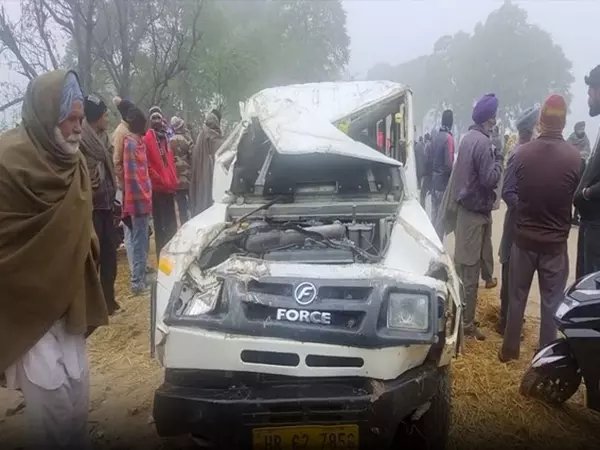 Haryana: वाहन के नहर में गिरने से 6 लोगों की मौत, कई लापता Haryana: वाहन के नहर में गिरने से 6 लोगों की मौत, कई लापता