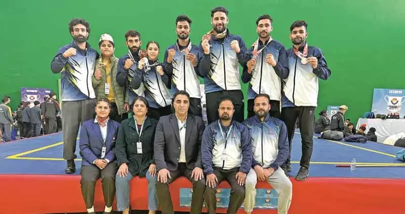 जम्मू-कश्मीर वुशू टीम ने 38वें राष्ट्रीय खेलों में पुरुष सांडा में दूसरा स्थान हासिल किया जम्मू-कश्मीर वुशू टीम ने 38वें राष्ट्रीय खेलों में पुरुष सांडा में दूसरा स्थान हासिल किया