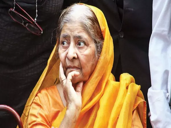 2002 के गुजरात दंगों में मारे गए कांग्रेस सांसद Ehsan Jafri की विधवा का निधन 2002 के गुजरात दंगों में मारे गए कांग्रेस सांसद Ehsan Jafri की विधवा का निधन