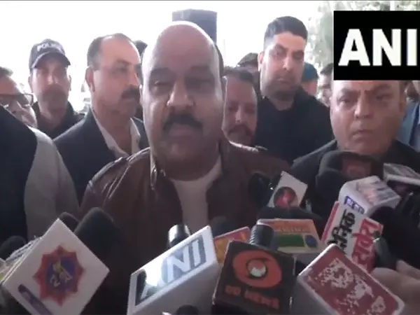 J-K के उपमुख्यमंत्री सुरिंदर चौधरी ने अवैध खनन, ड्रग माफिया पर कार्रवाई का संकल्प लिया J-K के उपमुख्यमंत्री सुरिंदर चौधरी ने अवैध खनन, ड्रग माफिया पर कार्रवाई का संकल्प लिया